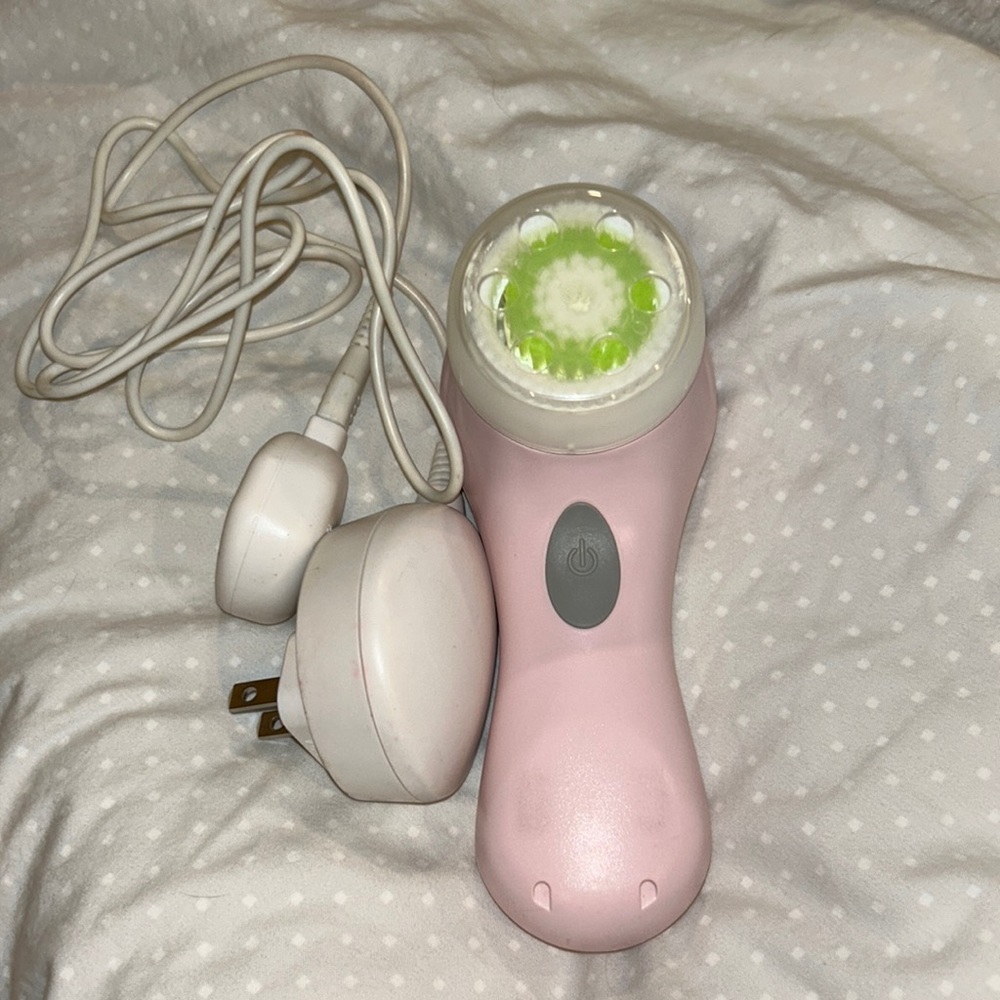 Clarasonic Mia with one unused brush head